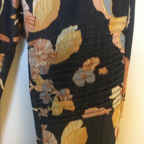 Agnes & Dora High Waisted Pixie Jeans. (says L but fits like a medium) - Picture 6 of 13